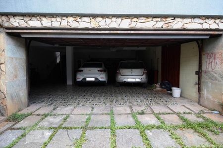 Casa à venda com 280m², 3 quartos e 4 vagas Casa à venda com 280m², 3 quartos e 4 vagasGaragem