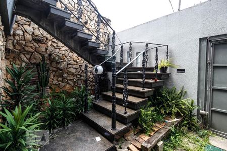 Casa à venda com 280m², 3 quartos e 4 vagas Casa à venda com 280m², 3 quartos e 4 vagasEscada