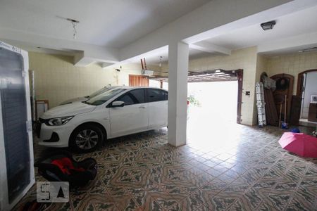 Casa à venda com 280m², 3 quartos e 4 vagas Casa à venda com 280m², 3 quartos e 4 vagasGaragem