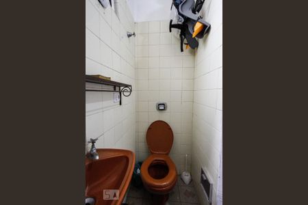 Casa à venda com 280m², 3 quartos e 4 vagas Casa à venda com 280m², 3 quartos e 4 vagasBanheiro de serviço 1