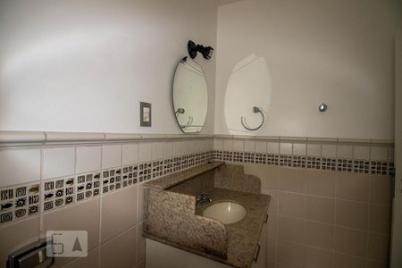 Banheiro de apartamento à venda com 1 quarto, 51m² em Petrópolis, Porto Alegre