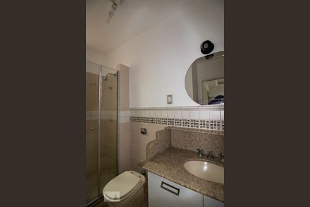 Banheiro de apartamento para alugar com 1 quarto, 51m² em Petrópolis, Porto Alegre