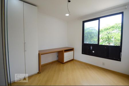 Apartamento à venda com 145m², 4 quartos e 2 vagasQuarto 2