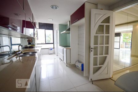 Apartamento à venda com 145m², 4 quartos e 2 vagasCozinha