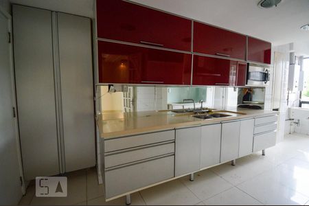Apartamento à venda com 145m², 4 quartos e 2 vagasCozinha