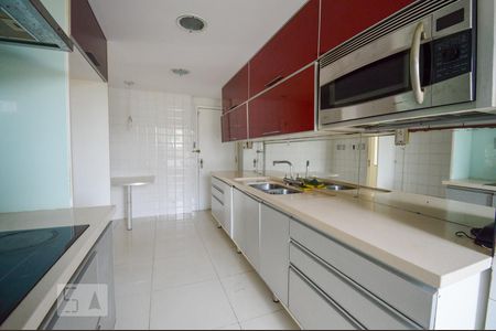 Apartamento à venda com 145m², 4 quartos e 2 vagasCozinha