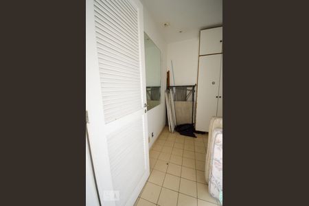 Apartamento à venda com 145m², 4 quartos e 2 vagasQuarto e Banheiro de Serviço