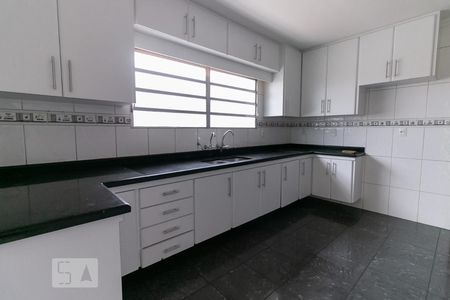 Casa à venda com 180m², 3 quartos e 2 vagasCozinha