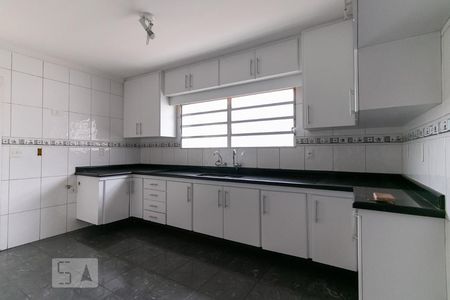 Casa à venda com 180m², 3 quartos e 2 vagasCozinha