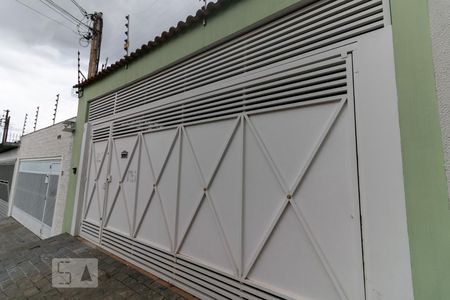 Casa à venda com 180m², 3 quartos e 2 vagasFachada