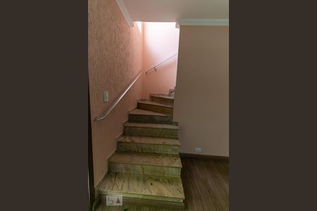 Casa à venda com 180m², 3 quartos e 2 vagasEscadaria