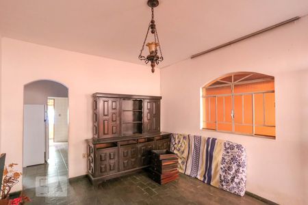 Sala de casa à venda com 2 quartos, 280m² em Letícia, Belo Horizonte