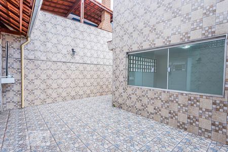 Casa para alugar com 142m², 2 quartos e 3 vagasQuintal e garagem