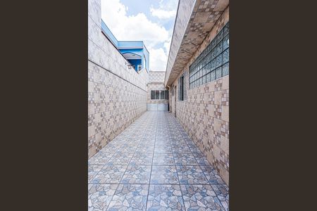 Casa para alugar com 142m², 2 quartos e 3 vagasQuintal e garagem