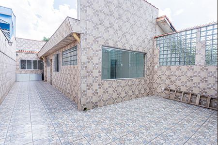 Casa para alugar com 142m², 2 quartos e 3 vagasQuintal e garagem