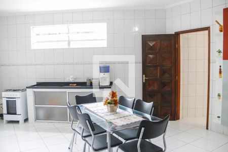 Casa à venda com 167m², 3 quartos e 3 vagas Casa à venda com 167m², 3 quartos e 3 vagasCozinha