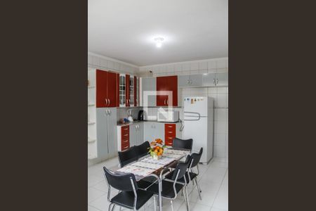 Casa à venda com 167m², 3 quartos e 3 vagas Casa à venda com 167m², 3 quartos e 3 vagasCozinha