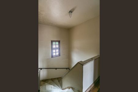 Casa à venda com 280m², 5 quartos e 6 vagasEscada