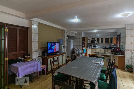 Casa à venda com 280m², 5 quartos e 6 vagasCozinha