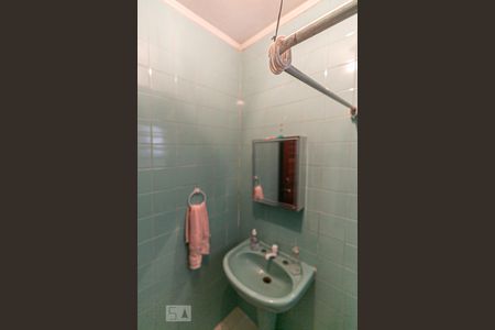 Banheiro de casa à venda com 5 quartos, 280m² em Cristal, Porto Alegre