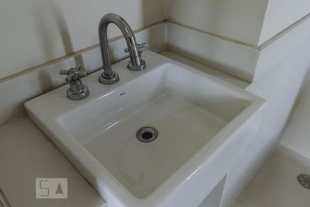 Apartamento à venda com 416m², 3 quartos e 6 vagasBanheiro 2 da Suíte 3 Pia