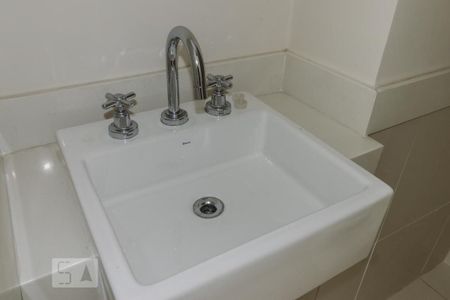 Apartamento à venda com 416m², 3 quartos e 6 vagasBanheiro da Suíte 2 Pia