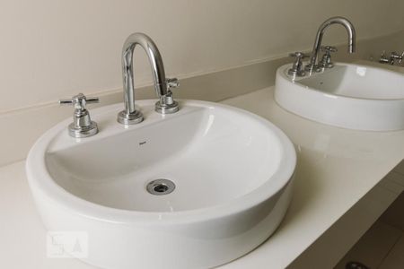 Apartamento à venda com 416m², 3 quartos e 6 vagasBanheiro 1 da Suíte 3 Pia