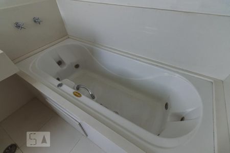 Apartamento à venda com 416m², 3 quartos e 6 vagasBanheiro 1 da Suíte 3 Banheira