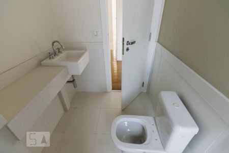Apartamento à venda com 416m², 3 quartos e 6 vagasBanheiro da Suíte 1