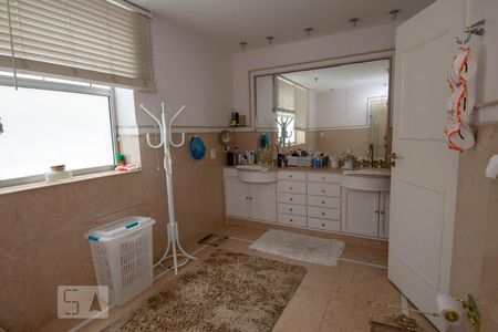 Apartamento à venda com 320m², 4 quartos e 1 vagaBanheiro da Suíte 4