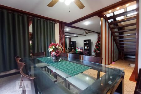 Casa de condomínio à venda com 301m², 4 quartos e 4 vagas Casa de condomínio à venda com 301m², 4 quartos e 4 vagasSala de Jantar