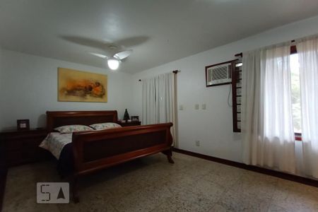 Casa de condomínio à venda com 301m², 4 quartos e 4 vagas