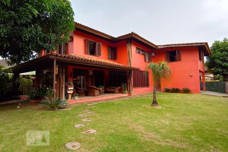 Casa de condomínio à venda com 301m², 4 quartos e 4 vagas Casa de condomínio à venda com 301m², 4 quartos e 4 vagasFachada da Casa