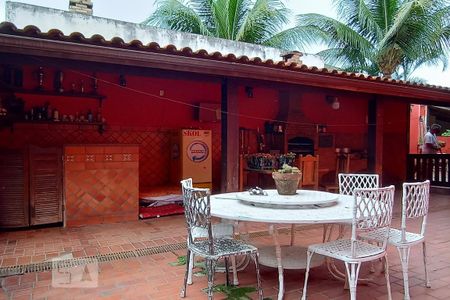 Casa de condomínio à venda com 301m², 4 quartos e 4 vagas Casa de condomínio à venda com 301m², 4 quartos e 4 vagasFundos