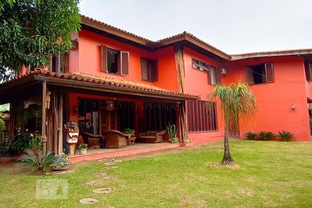 Casa de condomínio à venda com 301m², 4 quartos e 4 vagas Casa de condomínio à venda com 301m², 4 quartos e 4 vagasFachada da Casa