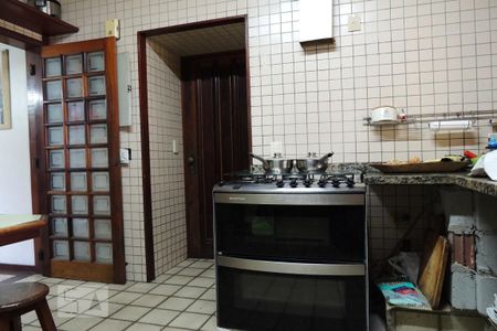 Casa de condomínio à venda com 301m², 4 quartos e 4 vagasCozinha 