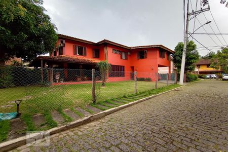 Casa de condomínio à venda com 301m², 4 quartos e 4 vagas Casa de condomínio à venda com 301m², 4 quartos e 4 vagasFachada da Casa