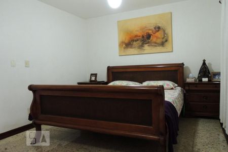 Casa de condomínio à venda com 301m², 4 quartos e 4 vagasQuarto 4 - Suíte