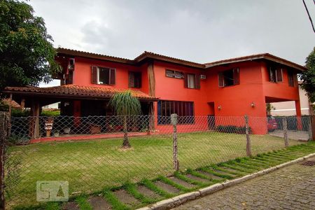 Casa de condomínio à venda com 301m², 4 quartos e 4 vagas Casa de condomínio à venda com 301m², 4 quartos e 4 vagasFachada da Casa