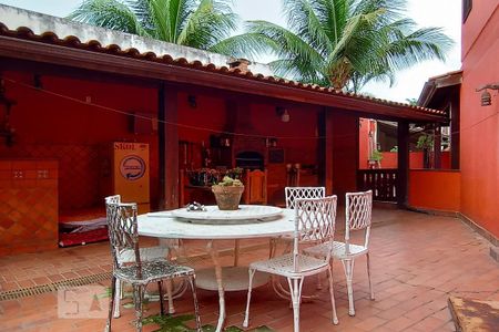 Casa de condomínio à venda com 301m², 4 quartos e 4 vagas Casa de condomínio à venda com 301m², 4 quartos e 4 vagasFundos