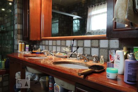 Casa de condomínio à venda com 301m², 4 quartos e 4 vagasQuarto 4 - Suíte