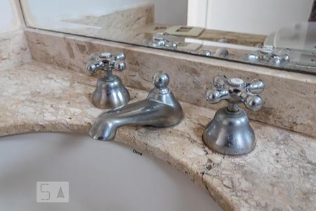 Apartamento à venda com 98m², 3 quartos e 2 vagasDetalhe do Banheiro da Suíte