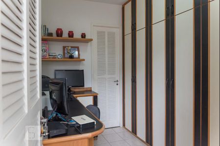 Apartamento à venda com 134m², 3 quartos e 2 vagasQuarto de Serviço / Escritório 