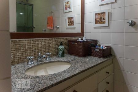 Apartamento à venda com 134m², 3 quartos e 2 vagasBanheiro social 