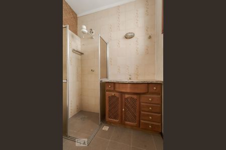 Casa à venda com 458m², 8 quartos e 6 vagasBanheiro da Suíte 1