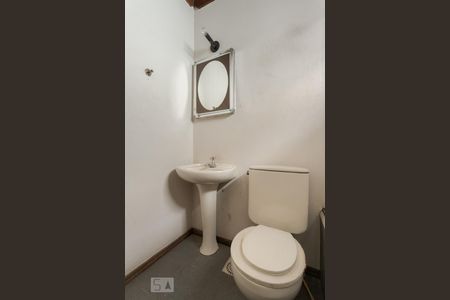 Casa à venda com 458m², 8 quartos e 6 vagasBanheiro da Suíte 2