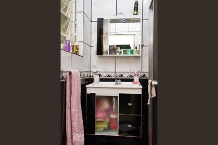 Casa à venda com 120m², 4 quartos e 2 vagasBanheiro - 2º Andar