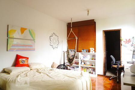 Casa à venda com 600m², 5 quartos e 10 vagasSuíte 2