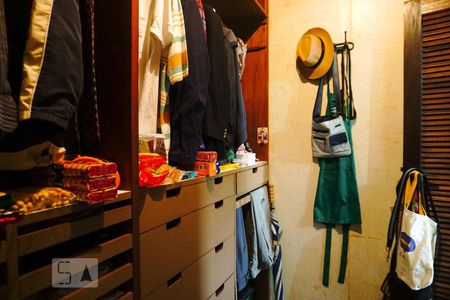 Casa à venda com 600m², 5 quartos e 10 vagasCloset da Suíte 4