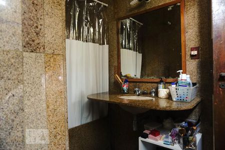 Casa à venda com 600m², 5 quartos e 10 vagasBanheiro da Suíte 2